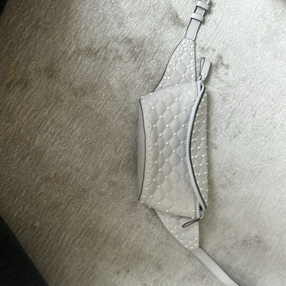 Valentino Garavani Free Rockstud Spike Belt Bag Quilted Leather White - Picture 2 of 5